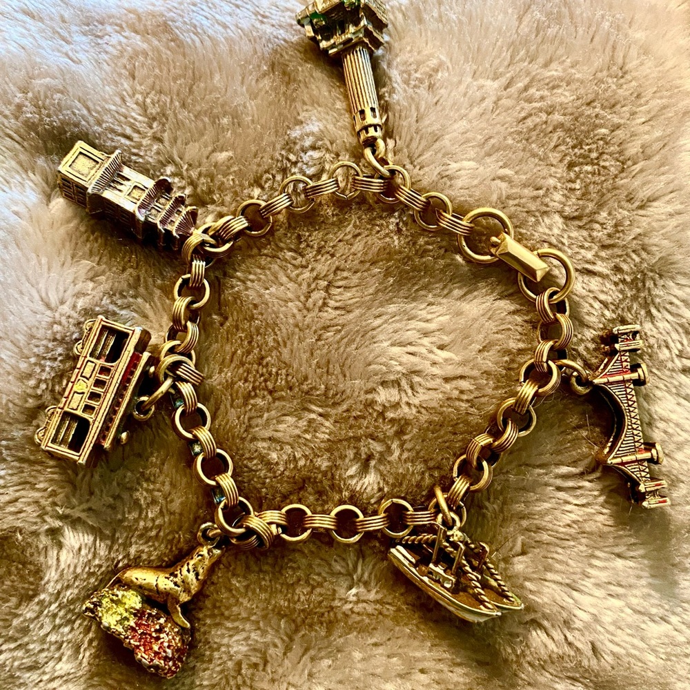 RARE Vintage Coro 60’s San Francisco Sights Gold-tone Themed Charm Bracelet